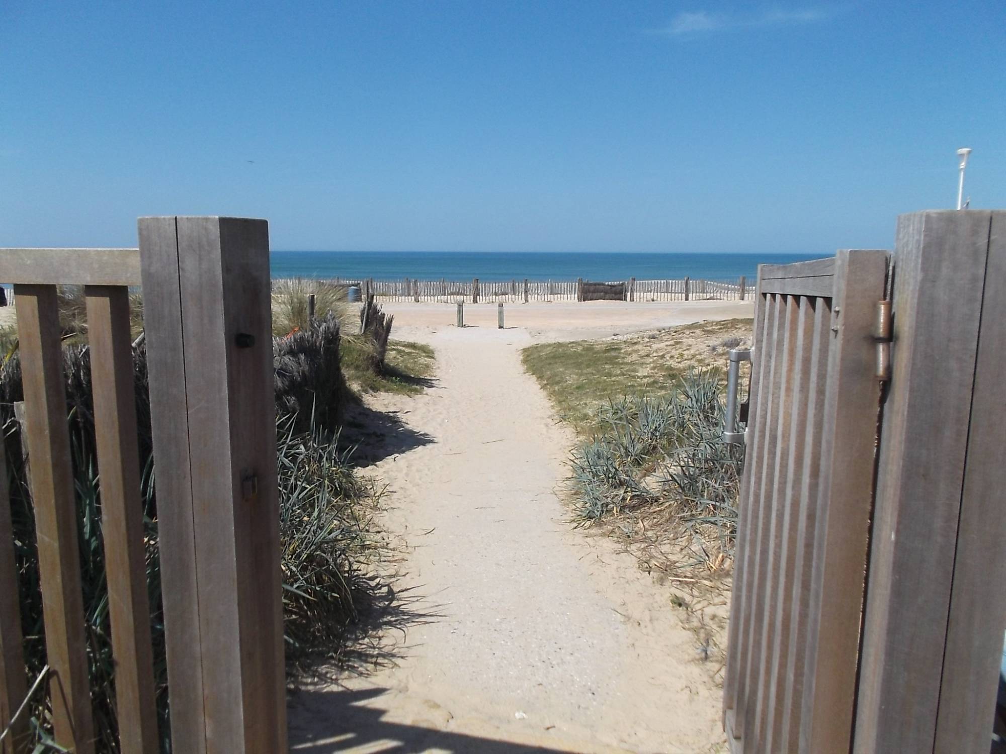 Accès direct à la plage depuis la résidence