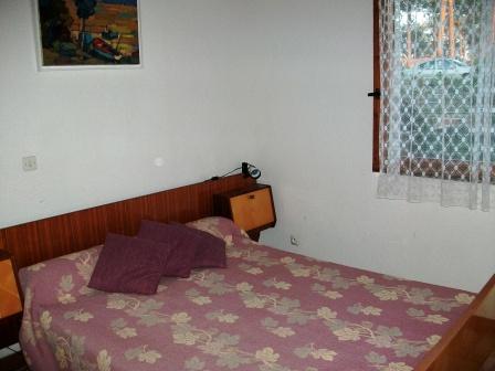 Pavillon mitoyen avec petite terrasse