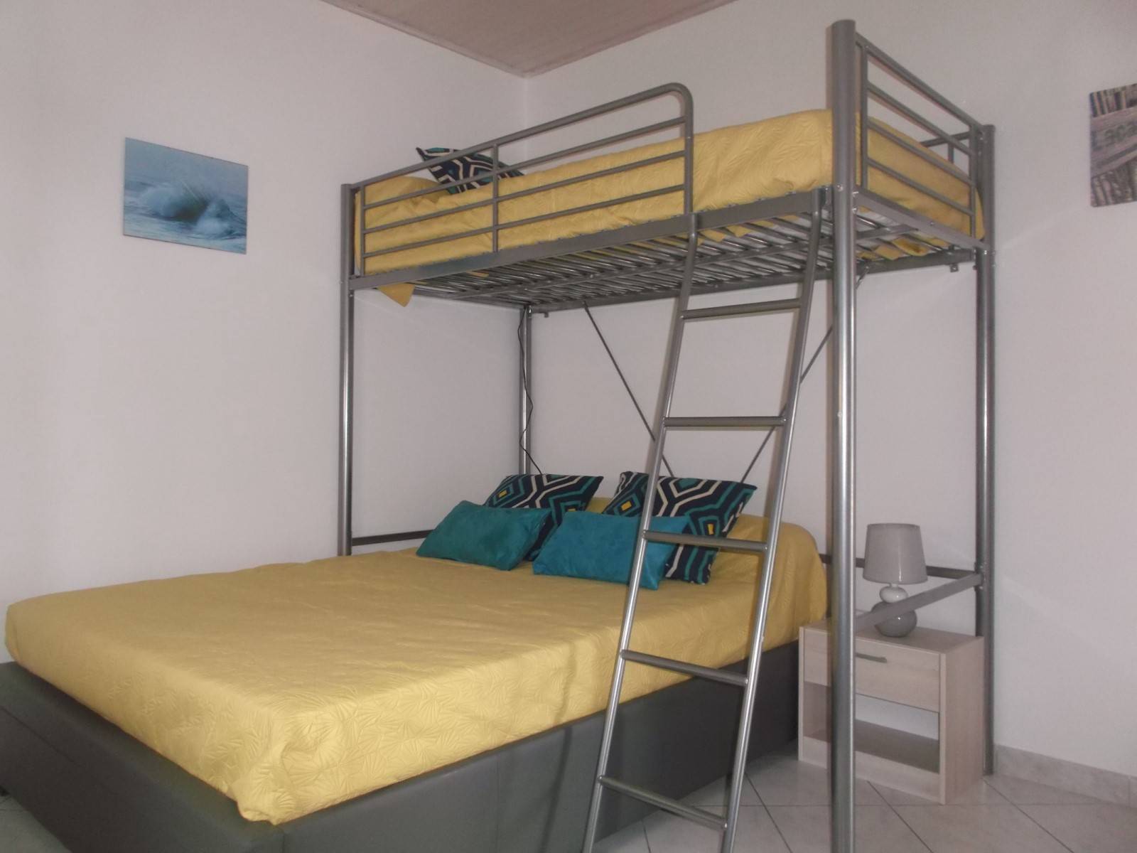 Agréable maison à louer avec terrasses et jardinet clos dans le centre-ville à Lacanau-Océan