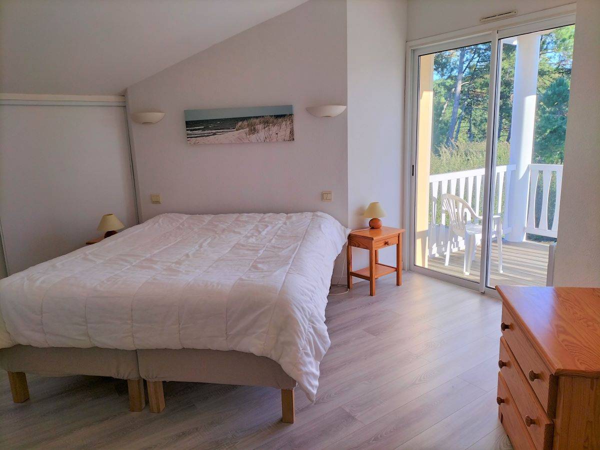 maison lacanau dans la forêt