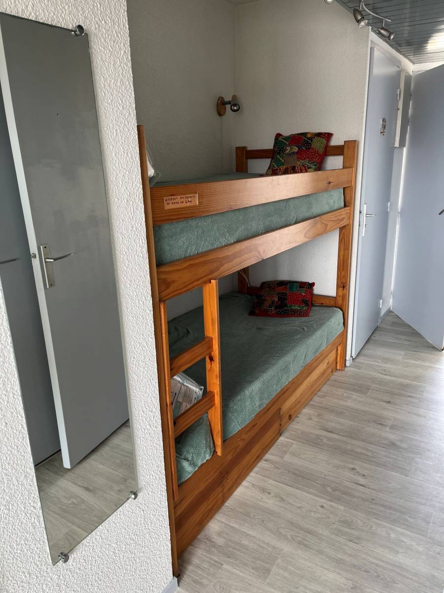 Agréable appartement avec son balcon aperçu sur l'Océan en première ligne de la plage au coeur de la station à Lacanau-Océan