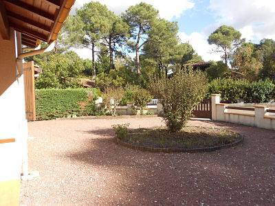 Villa à vendre proche du Lac de Maubuisson Carcans en Gironde qui comprend 3 logements distincts proche du Lac de Carcans Maubuison Carcans Maubuisson Hourtin Lacanau Gironde 