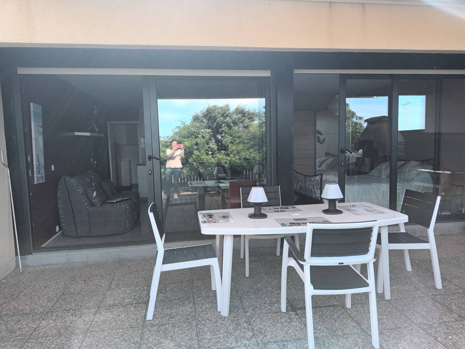 Belle terrasse ensoleillée avec ce pavillon en location en première ligne de l'Océan à Lacanau-Océan