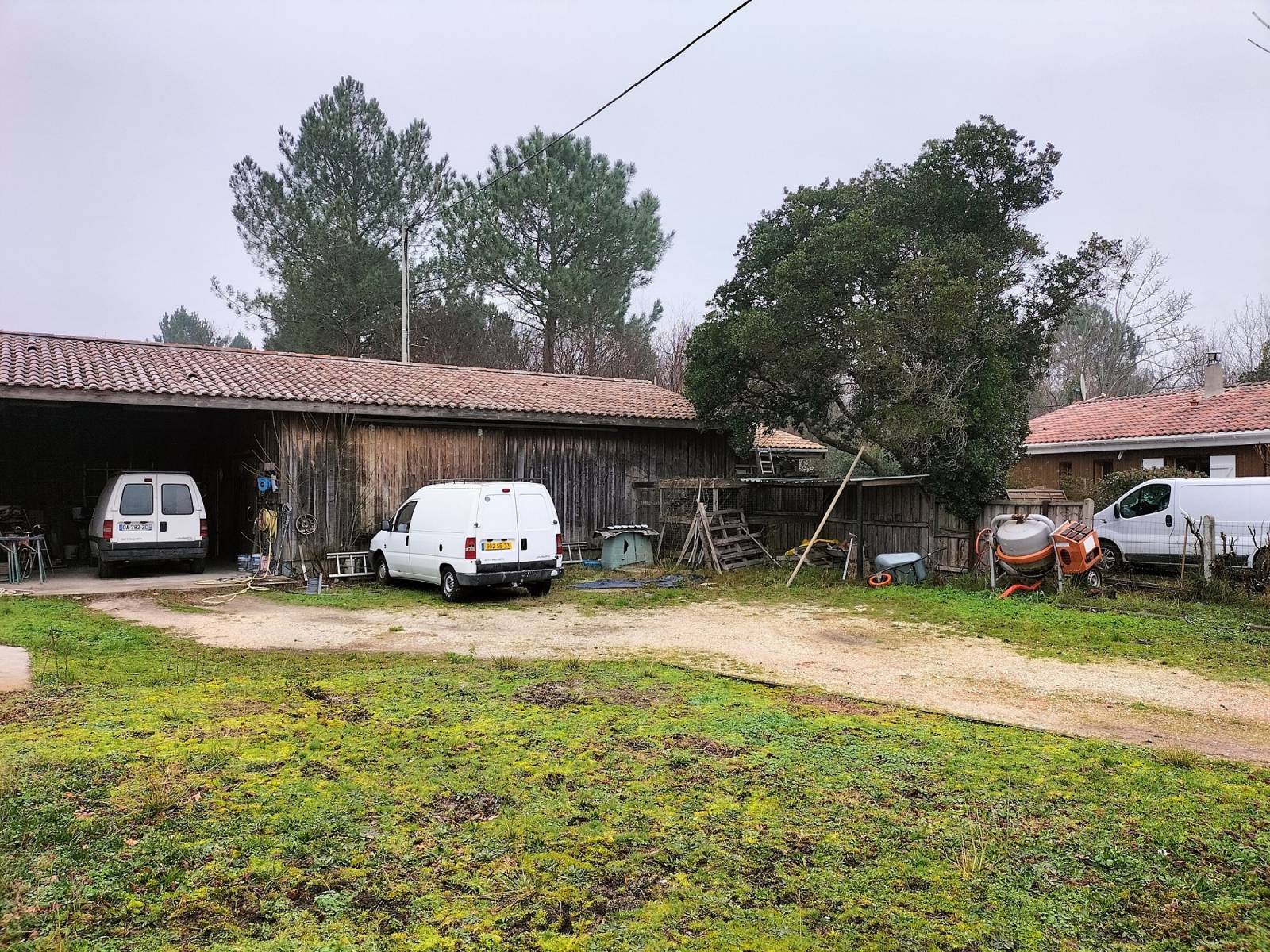 terrain avec grange et atelier lacanau ville