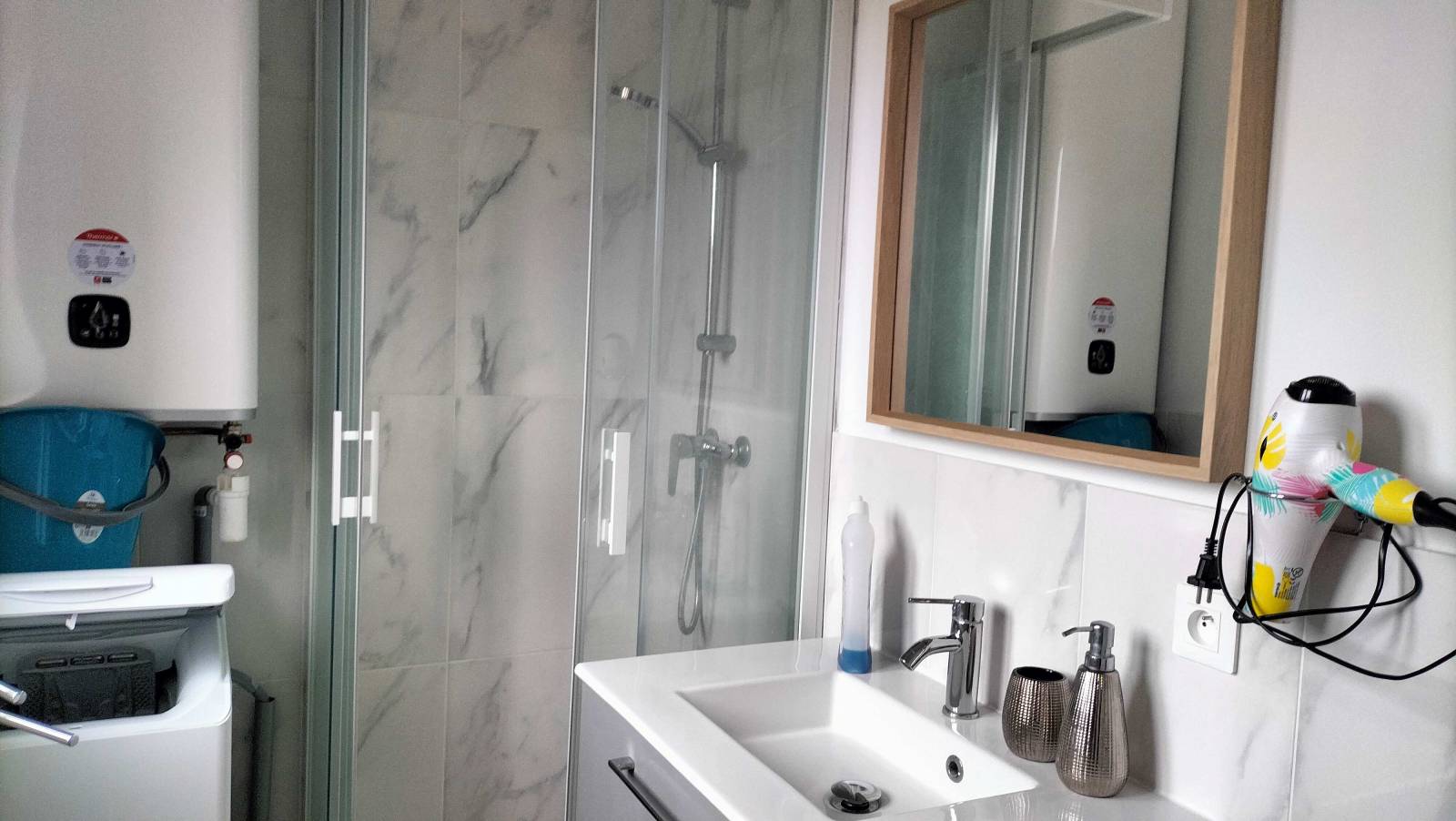 maison avec appartements et chambres