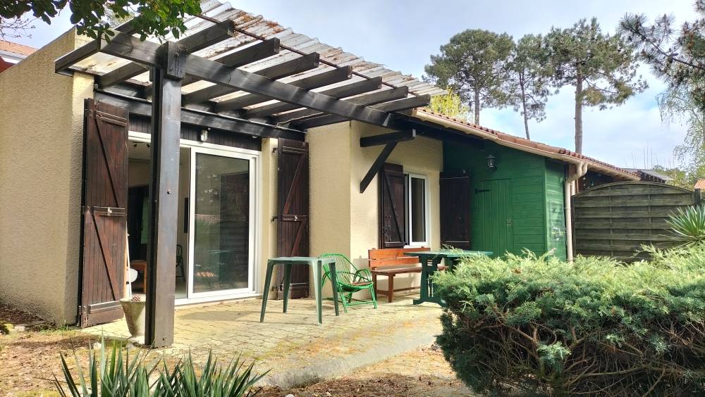 pavillon situé au coeur du golf de lacanau