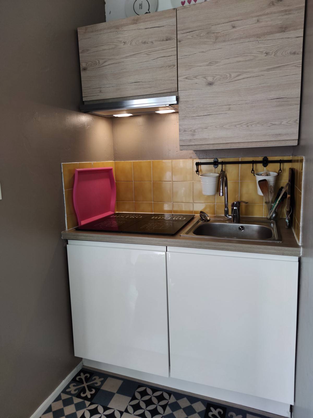 A louer appartement entretenu avec soin et bien aménagé pour passer de belles vacances sur la loggia avec vue sur l'Océan à Lacanau-Océan