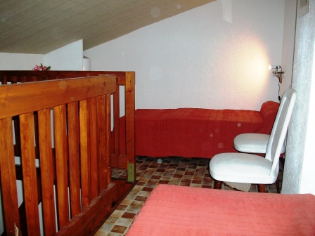 Pavillon avec piste cyclable à proximité