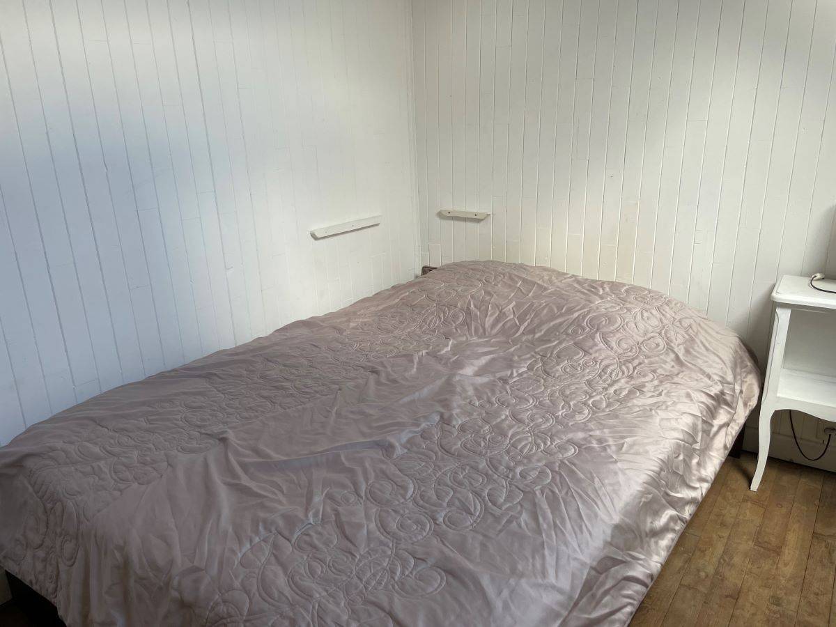 Cette petite maison de vacances au confort simple est située à proximité du centre-ville de Lacanau-Océan
