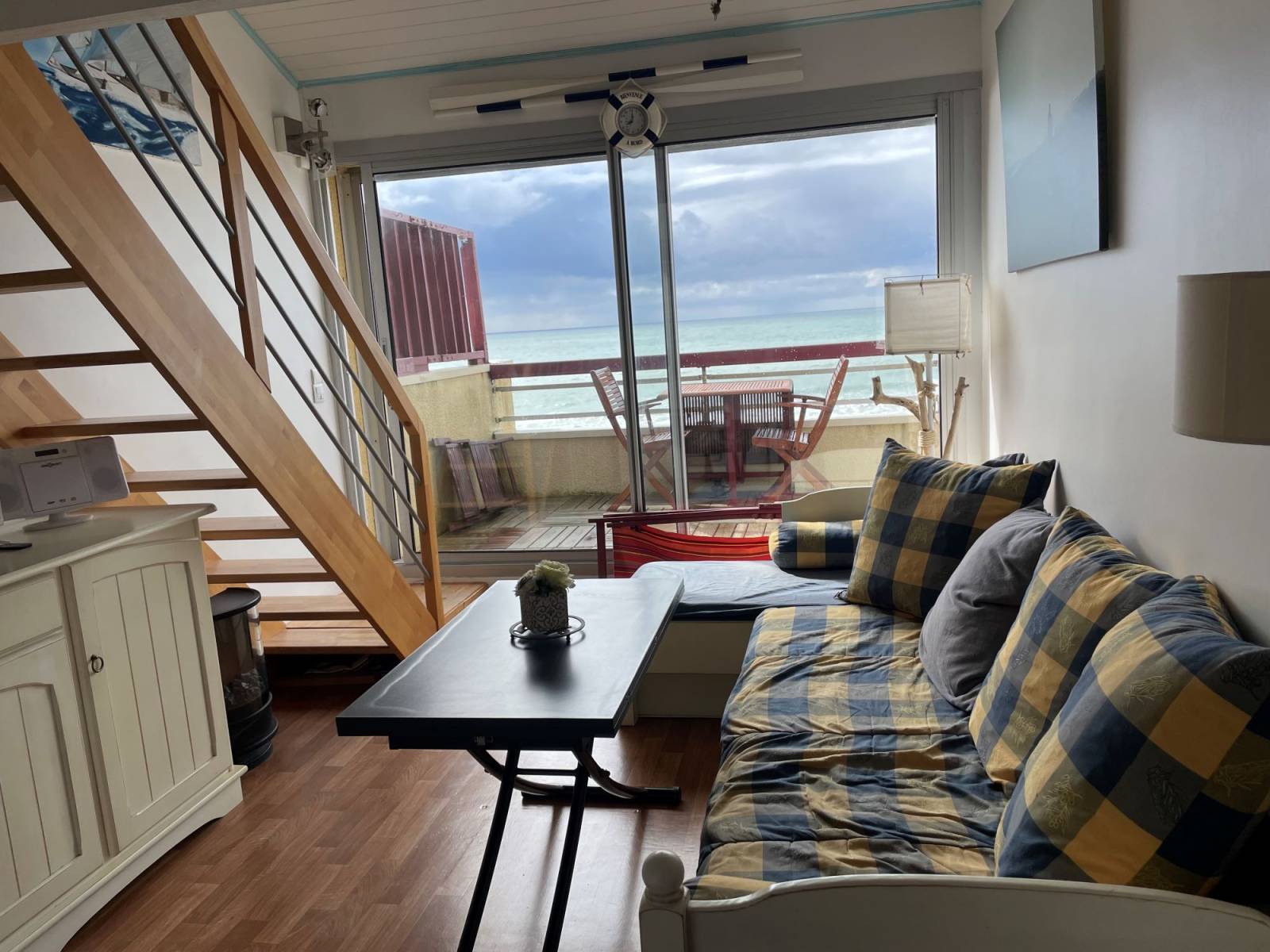 Agréable studio mezzanine avec pleine vue sur l'Océan