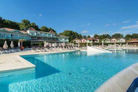 Piscine dans le lotissement
