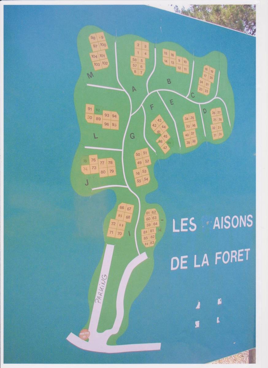 Pavillon mitoyen situé dans la pinède