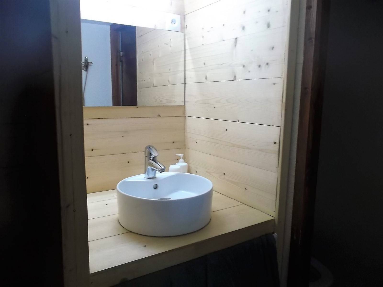 Salle d'eau avec wc
