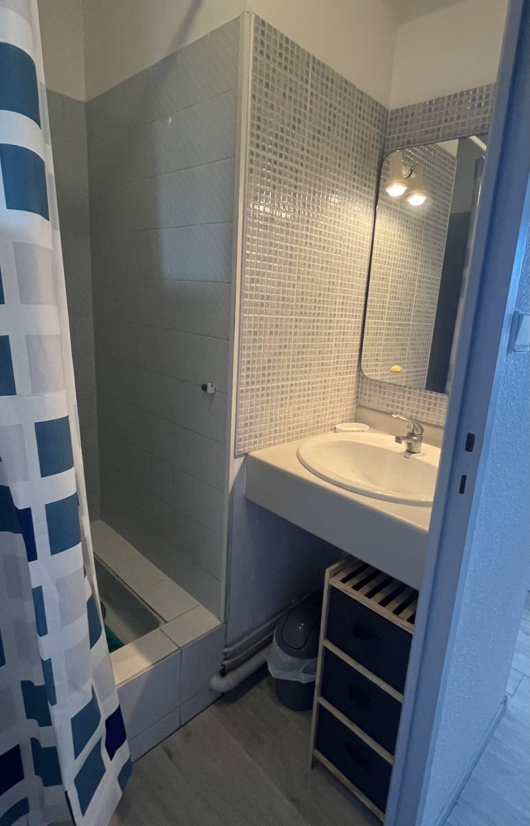 A louer à Lacanau un agréable appartement pour 4 personnes avec vue latérale sur l'Océan depuis son balcon