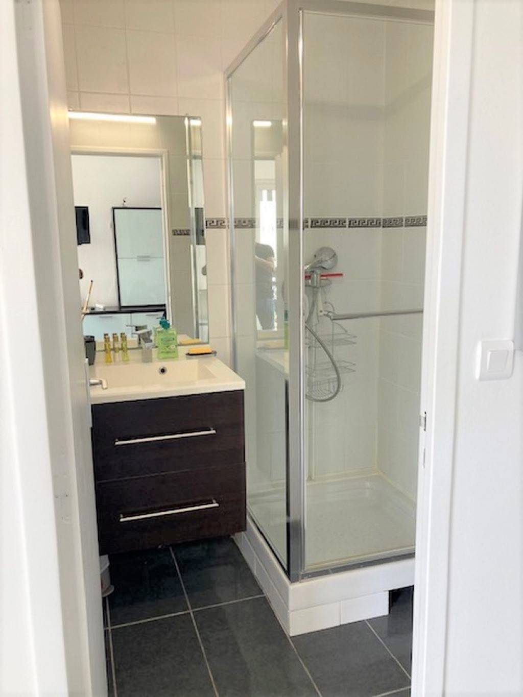 Agréable appartement avec garage en sous-sol pour petit véhicule