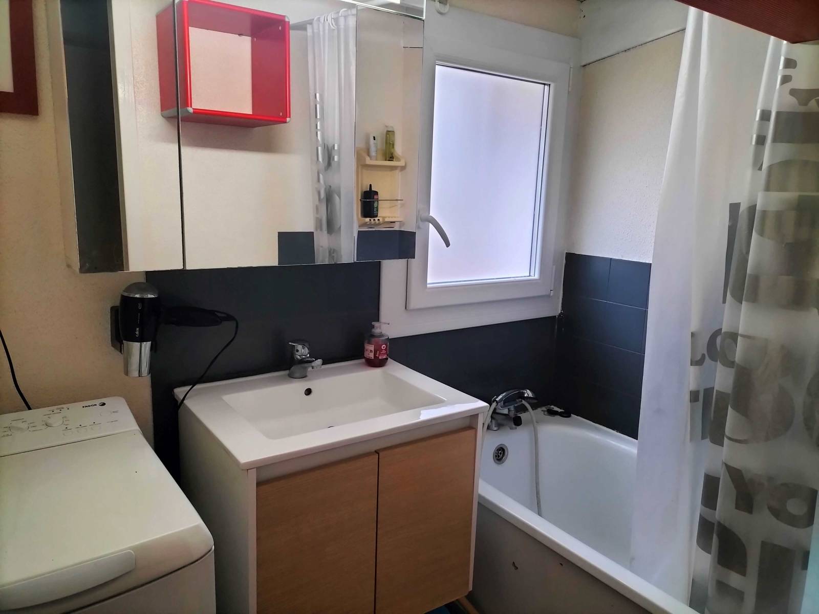 salle de bains résidence piscine calme