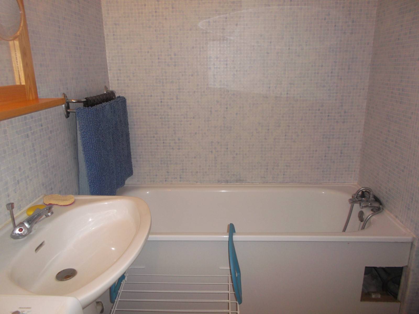 Salle de bains avec wc