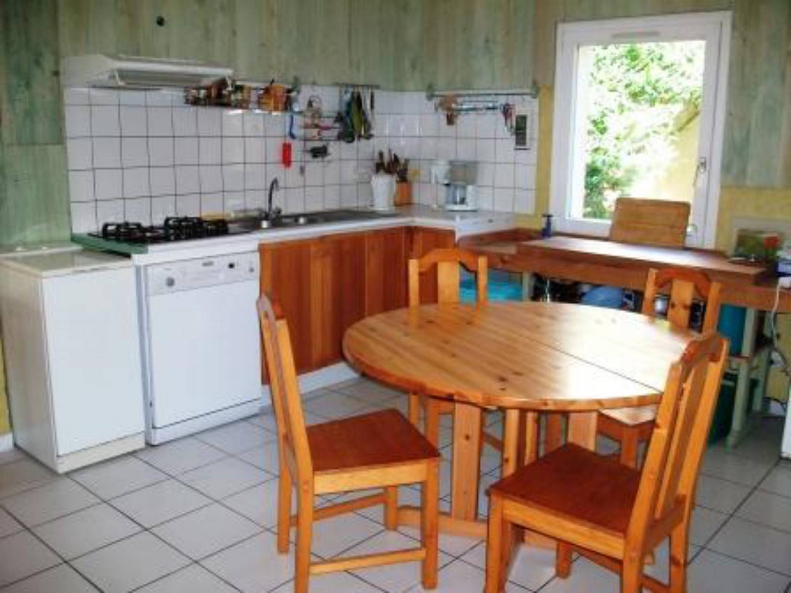 Salle à manger avec coin cuisine