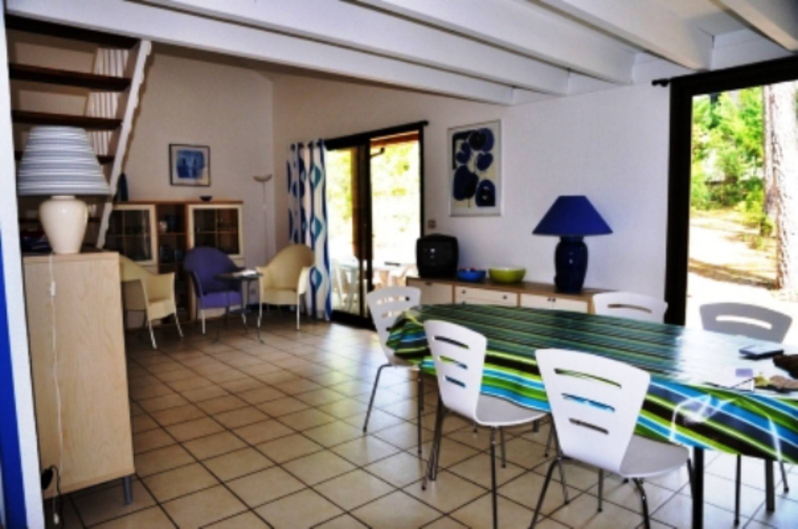 Salle à manger et coin séjour