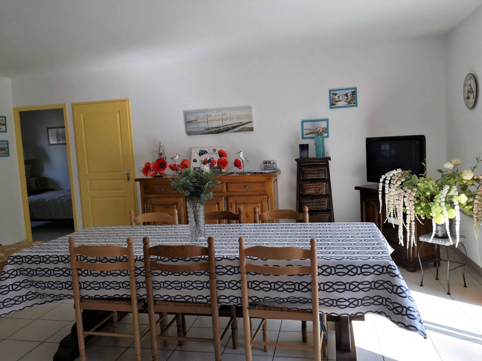 Maison à louer avec 3 chambres, jardinet et terrasse dans le quartier Nord de Lacanau-Océan