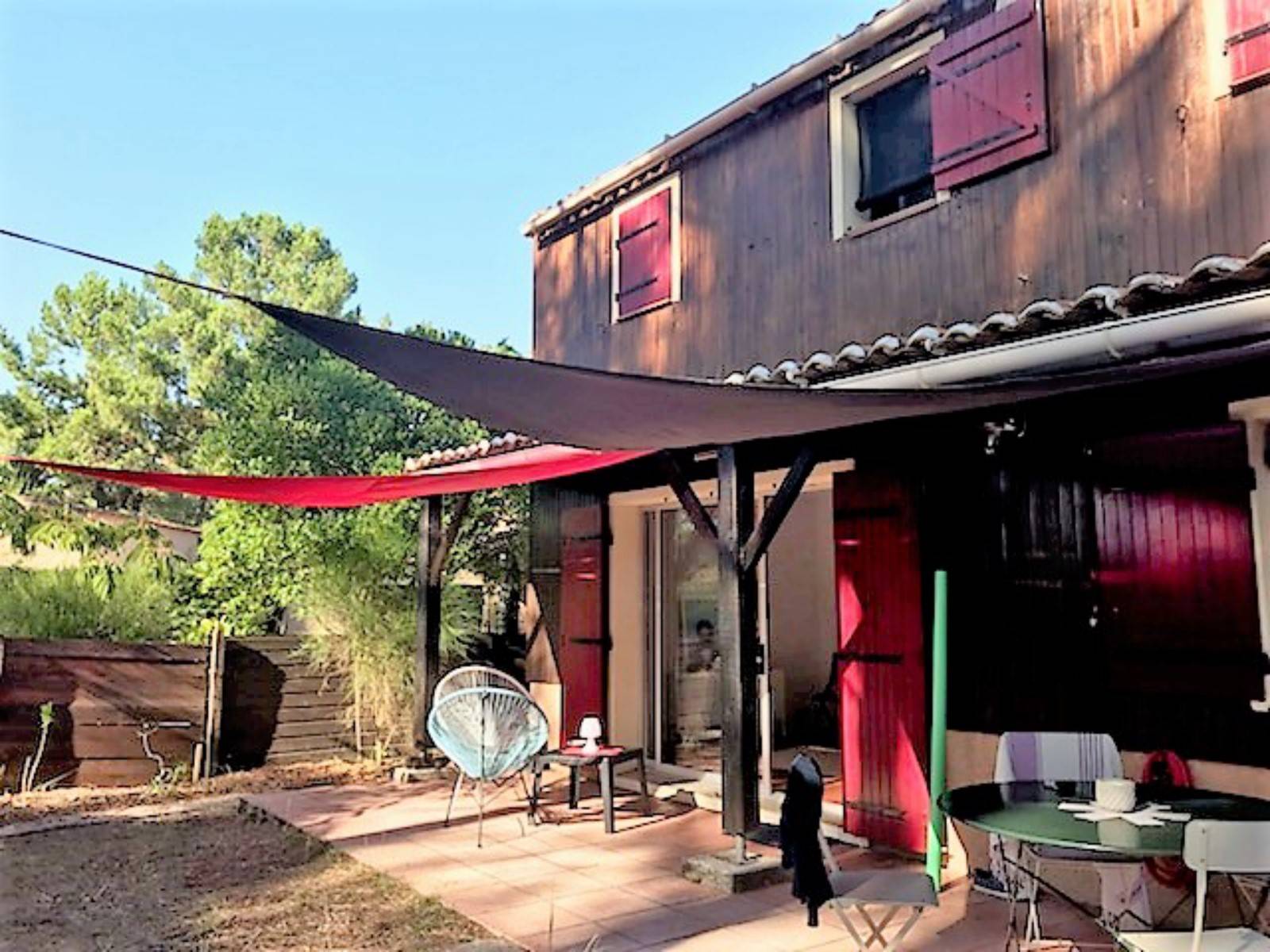 A louer agréable pavillon mitoyen dans une résidence avec piscine collective à Lacanau-Océan