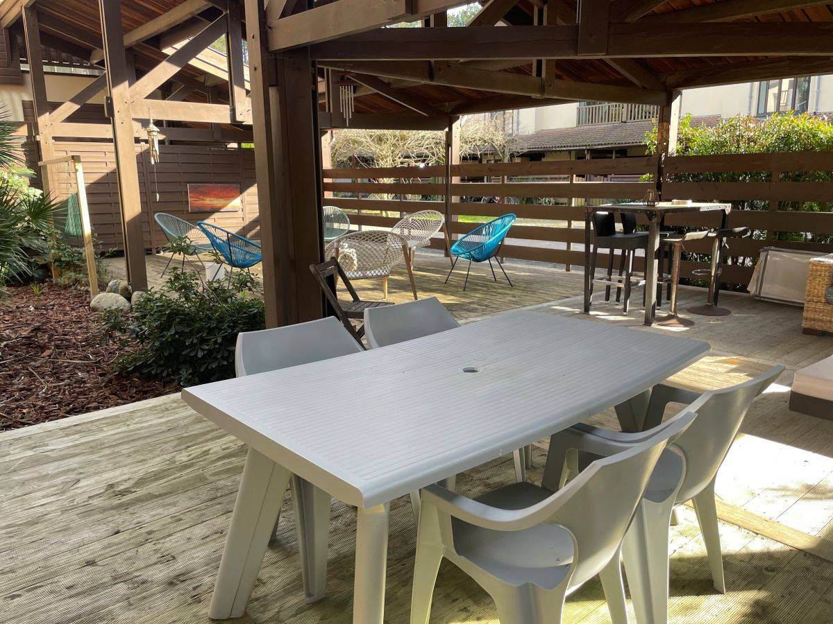 Agréable appartement à louer pour passer de très belles vacances dans une résidence dans la pinède avec places de parking à Lacanau-Océan