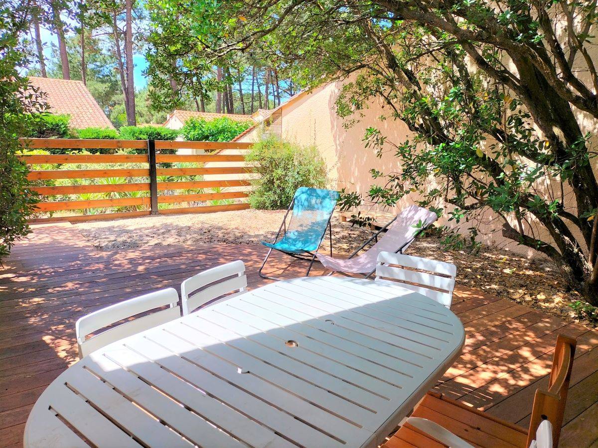 Joli pavillon avec terrasse et jardinet clôturé à louer à Lacanau-Océan