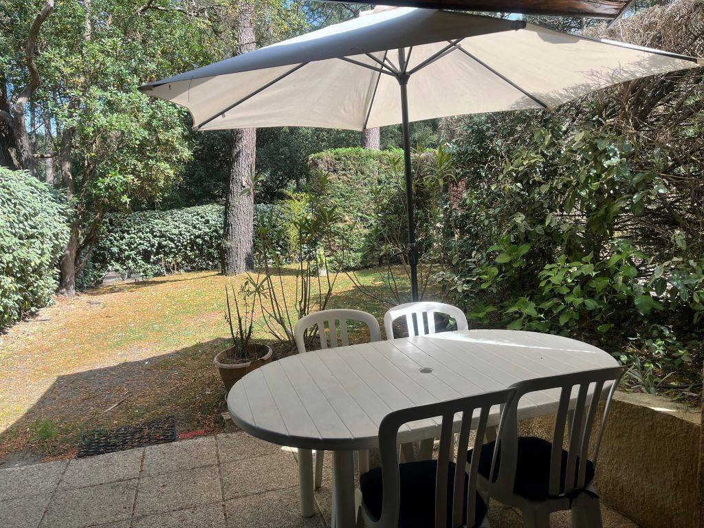 Agréable pavillon avec un joli extérieur à louer à Lacanau