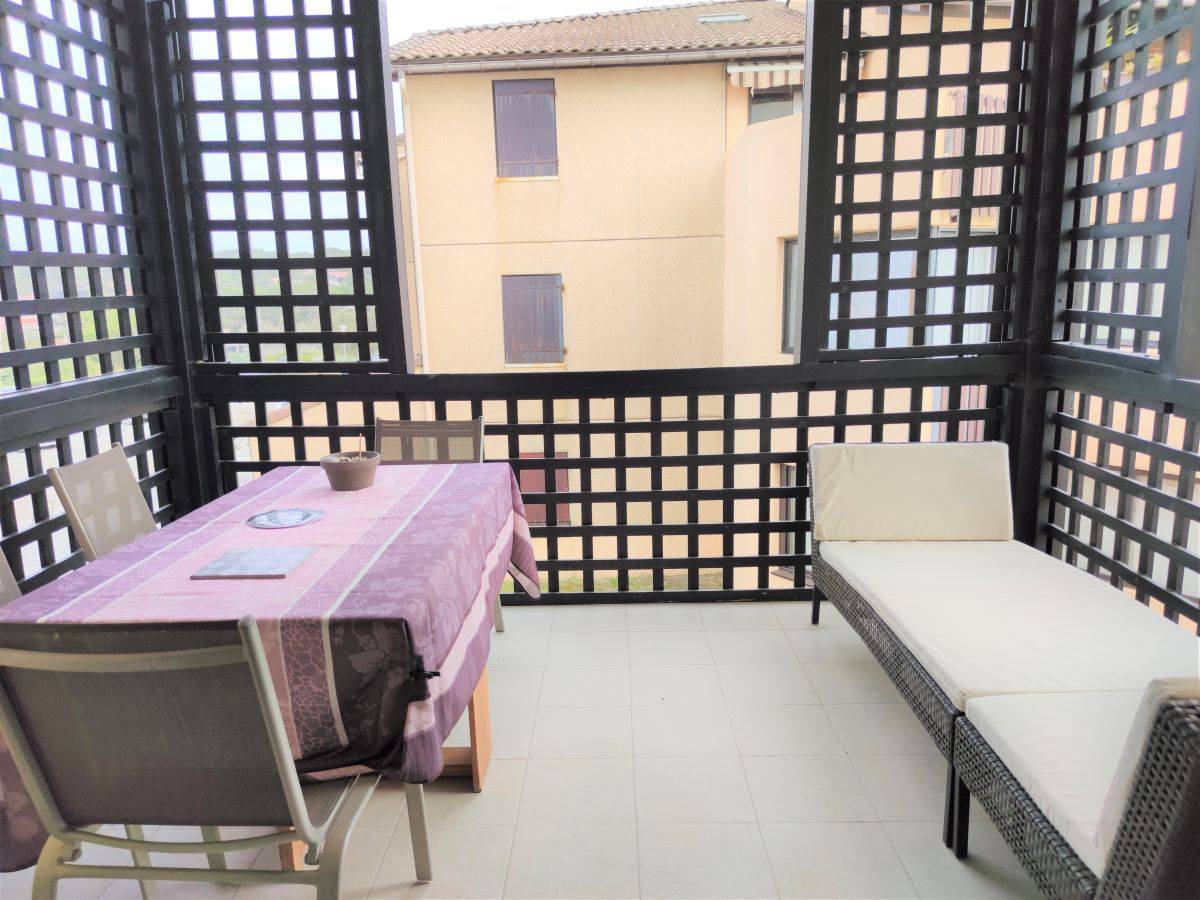 Dans le quartier Sud de Lacanau à louer très beau studio au premier étage sans ascenseur 