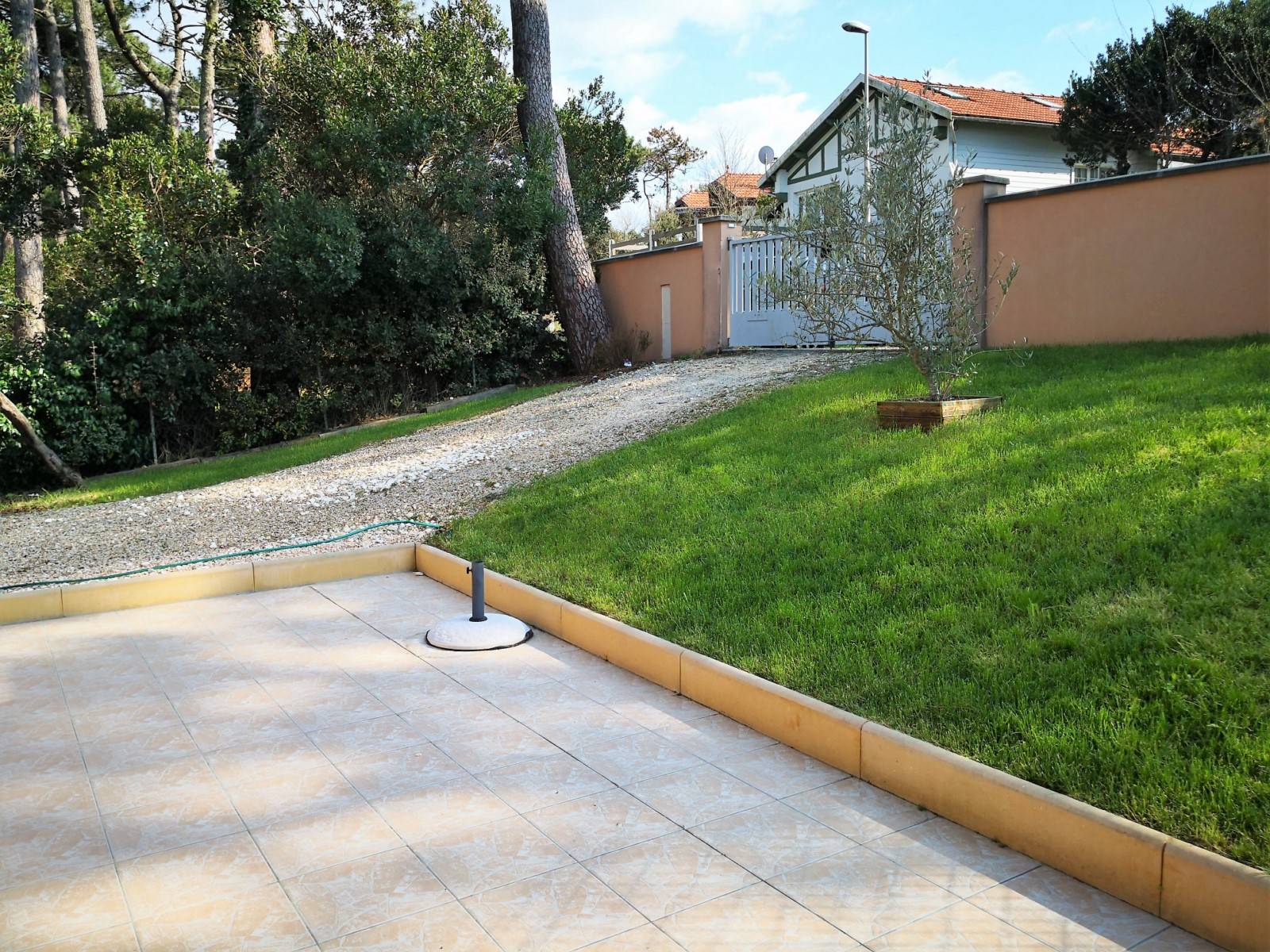 Agréable maison à louer avec jardinet et terrasse dans le centre de Lacanau-Océan