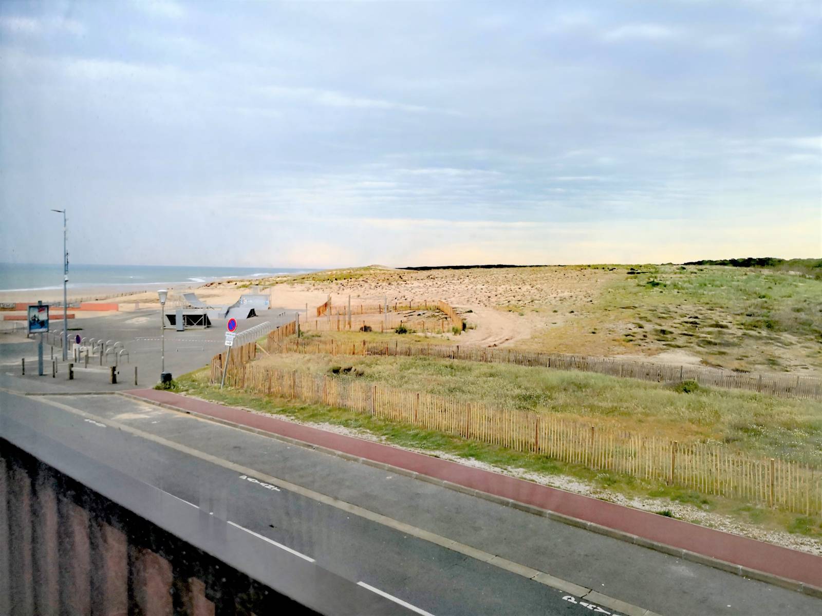 Vue latérale sur l'Océan et sur les Dunes depuis la loggia