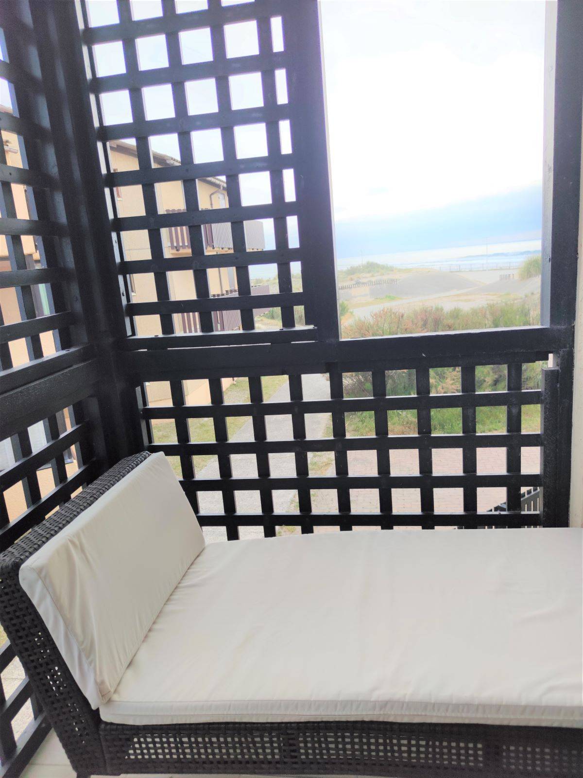 A louer pour 4 personnes un beau studio en étage avec aperçu sur l'Océan depuis sa terrasse à Lacanau-Océan