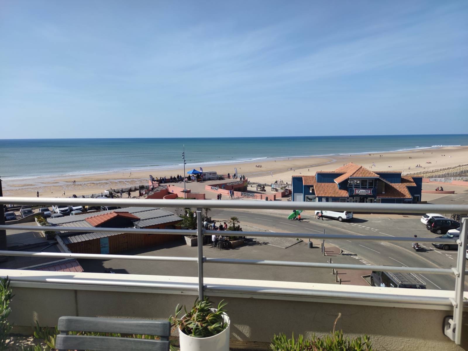 Agréable appartement avec sa belle terrasse et vue panoramique sur l'Océan