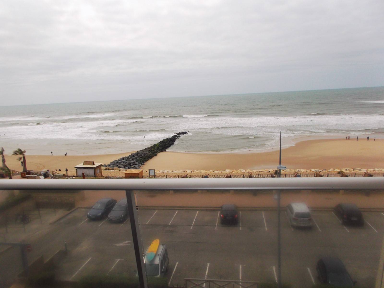Balcon exposé Ouest avec pleine vue sur l'Océan