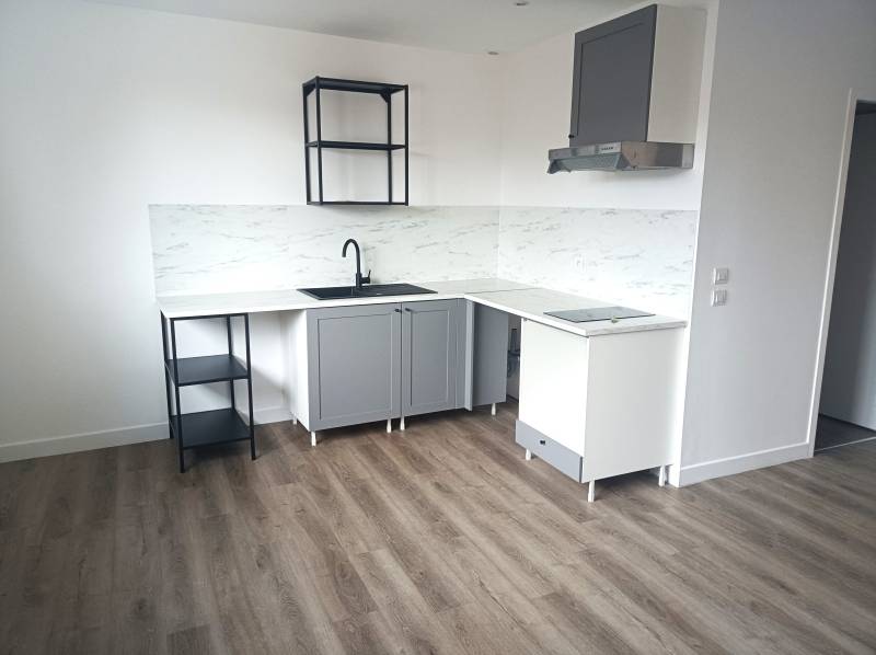 Pièce de vie avec coin kitchenette