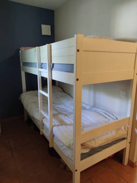 Coin cabine