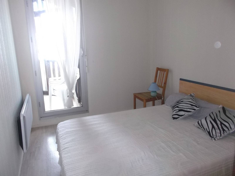 Location Appartement de type 2 au 1er étage avec pleine vue sur l'Océan à proximité immédiate de la plage et du centre ville à Lacanau-Océan.