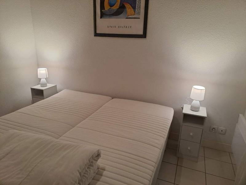 A Lacanau-Océan à louer jolie maison avec 4 chambres et possibilité de garer plusieurs véhicules devant la maison