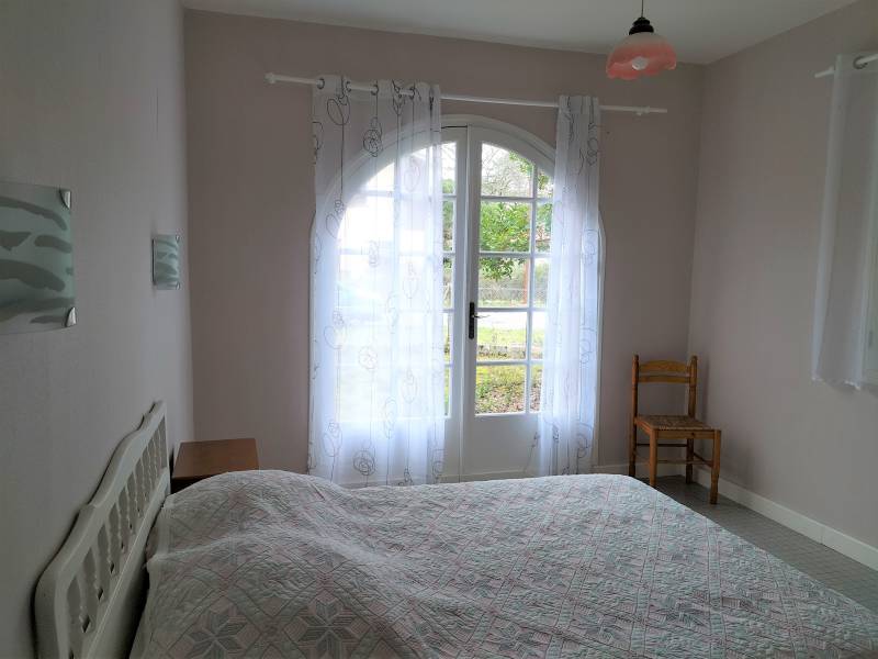 A Carreyre à louer agréable maison individuelle pour 6 personnes à proximité du Lac de Lacanau