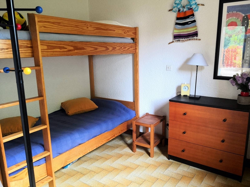 Location d'un pavillon avec 2 chambres et une mezzanine pour 6 personnes à Lacanau