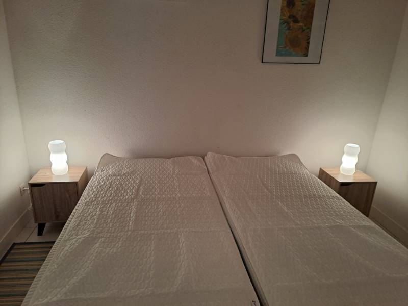 Villa à louer avec jardin non clôturé arboré dans le quartier du Baganais à Lacanau-Océan