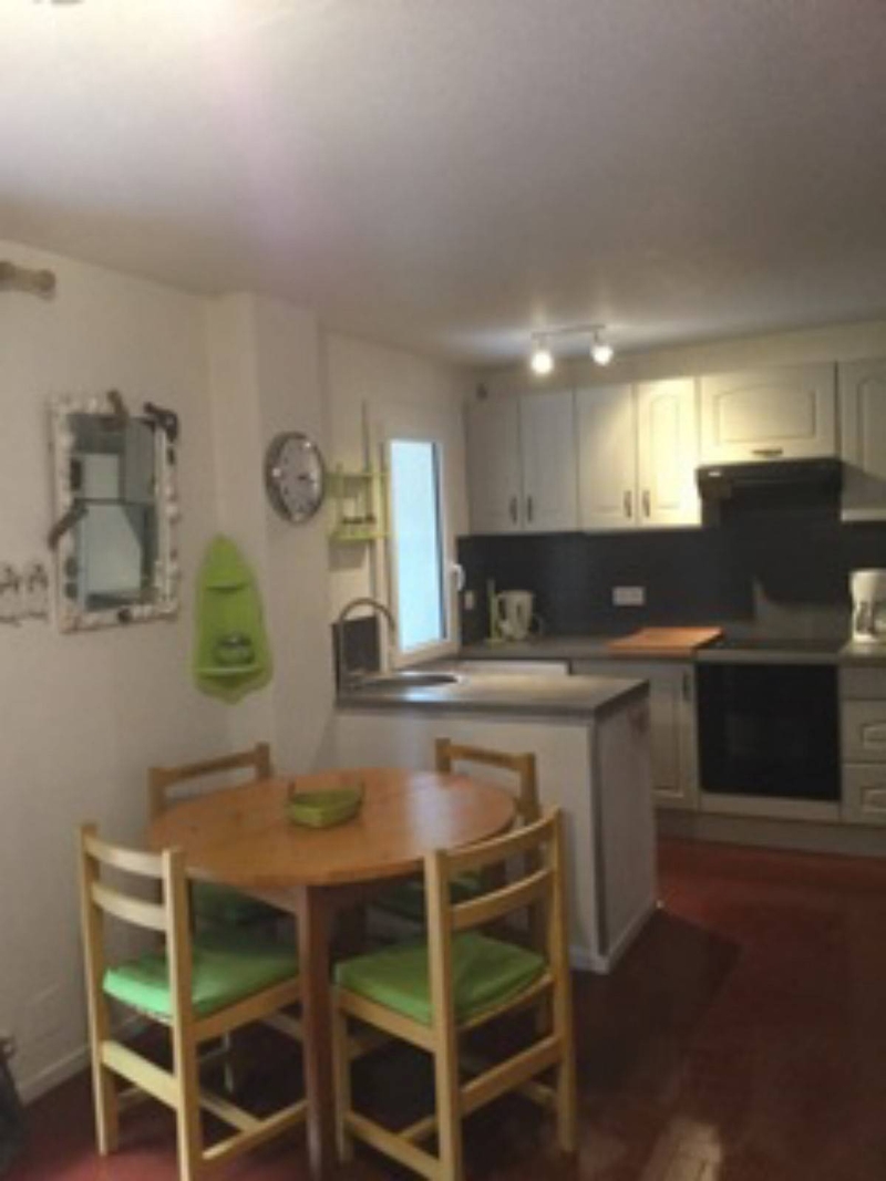 Coin cuisine avec coin repas