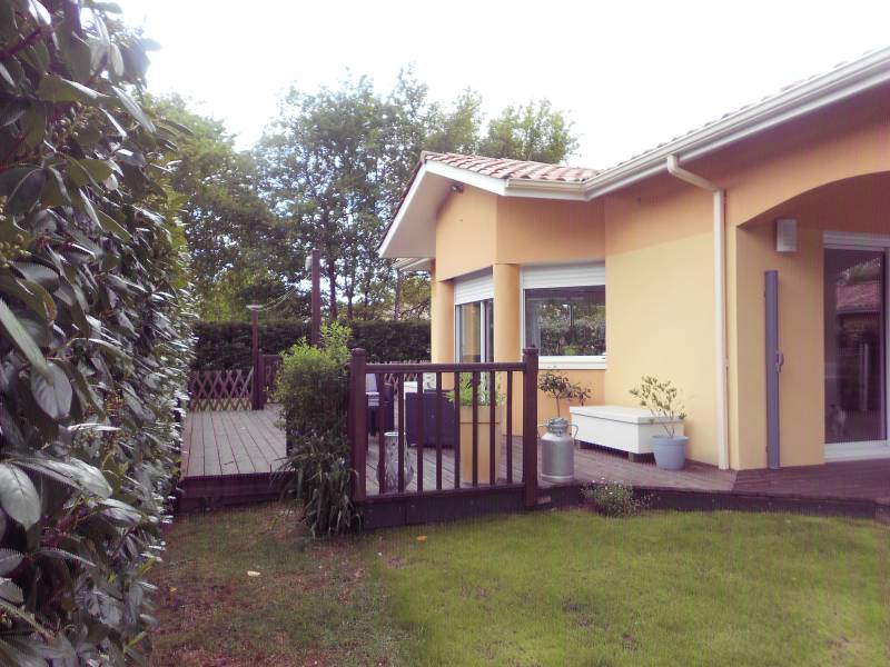 villa avec piscine et studio à Carcans-ville