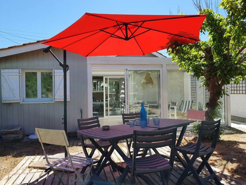 A louer jolie maison pour 7 personnes avec terrasse et jardin clôturé à proximité de la plage Nord à Lacanau-Océan