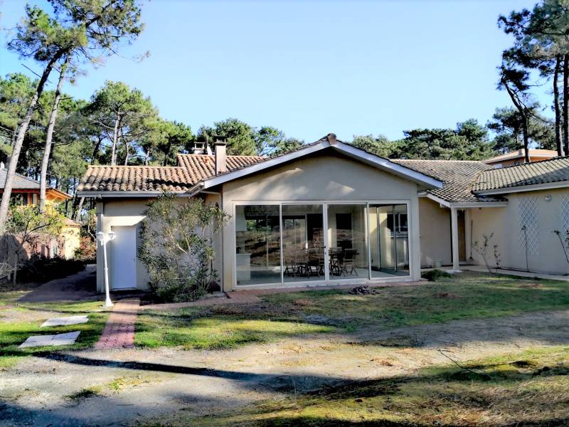 Agréable villa avec piscine à louer dans le quartier Nord de Lacanau-Océan