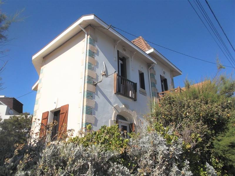 A louer Canaulaise de type 4 idéalement située dans le centre-ville à proximité immédiate de la plage à Lacanau-Océan