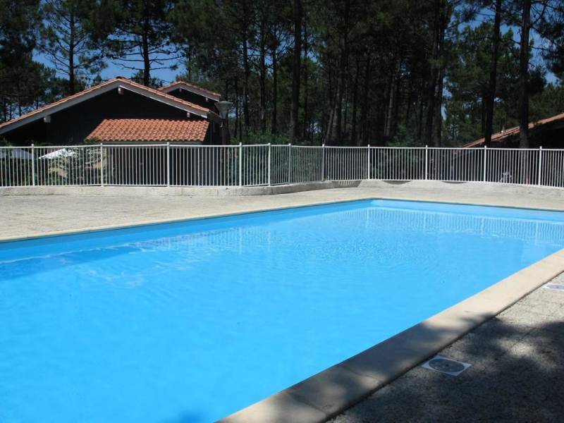 Pavillon à louer dans la résidence Golf et Loisirs avec piscine collective à Lacanau-Océan