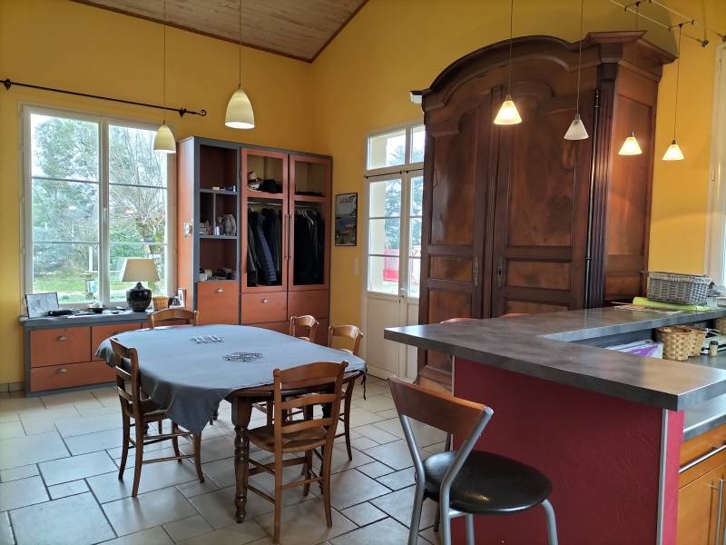 séjour lumineux maison proche commodités