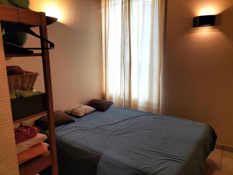 chambre rez-de-chaussée maison quartier résidentiel lacanau