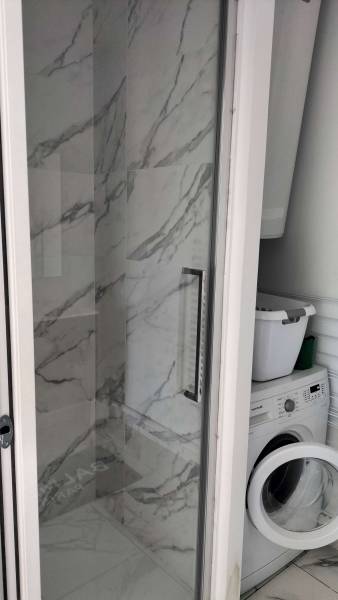 cabine de douche appartement proche commerces et océan